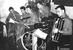 Die vom jungen Musiker Hans Erlebach gegründete Tanzkapelle "La Paloma" (Franz Kurz, Franz Gradl, Johann Erlebach, Johann Pirafellner und Josef Waldmann)